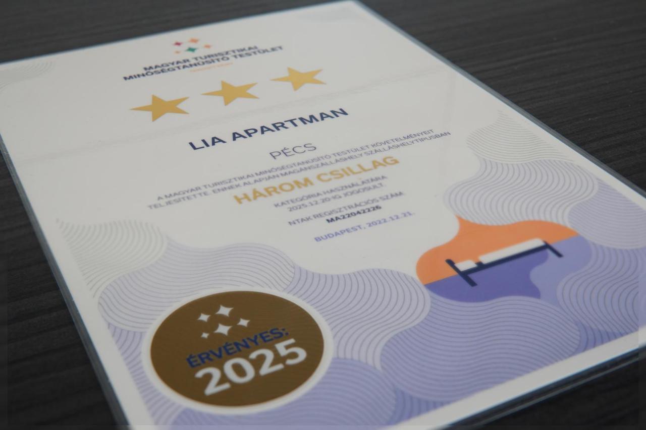 Lia Apartman Pécs Esterno foto
