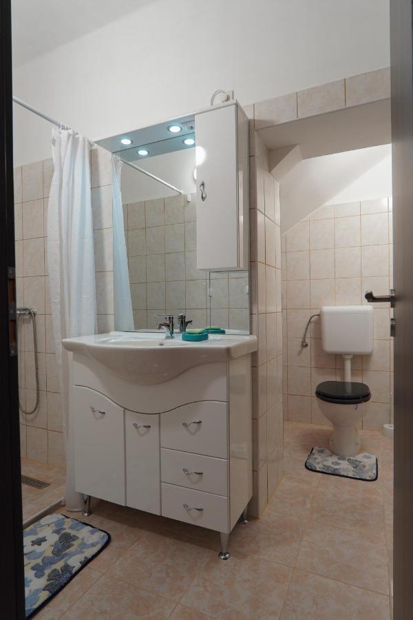 Lia Apartman Pécs Esterno foto