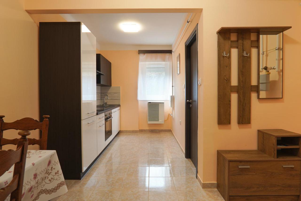 Lia Apartman Pécs Esterno foto