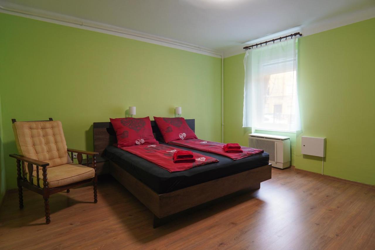 Lia Apartman Pécs Esterno foto